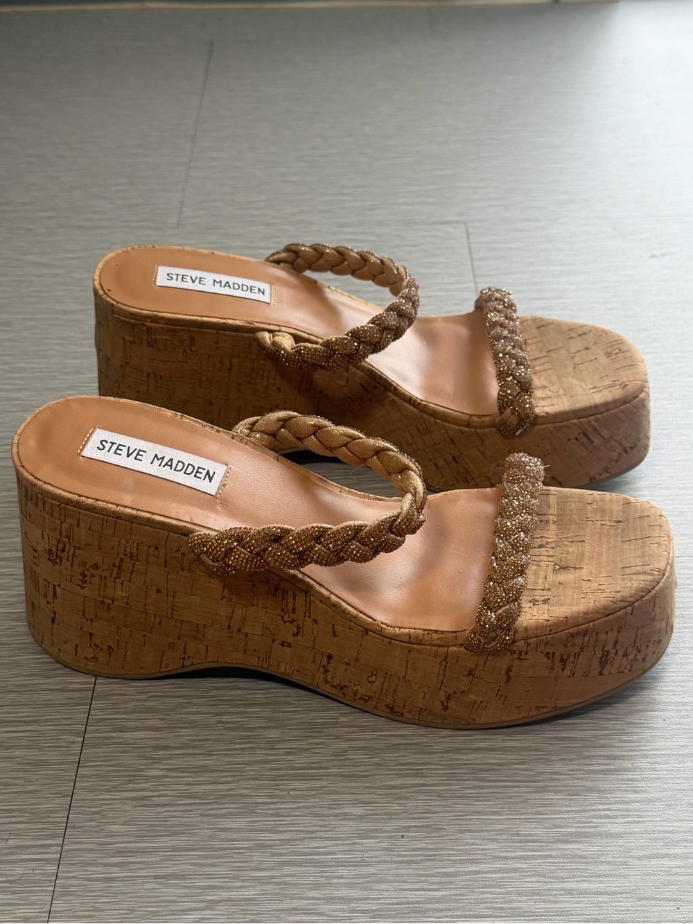 Steve Madden Danya-In Gold Wedges Size 9 NWOB - Picture 11 of 11